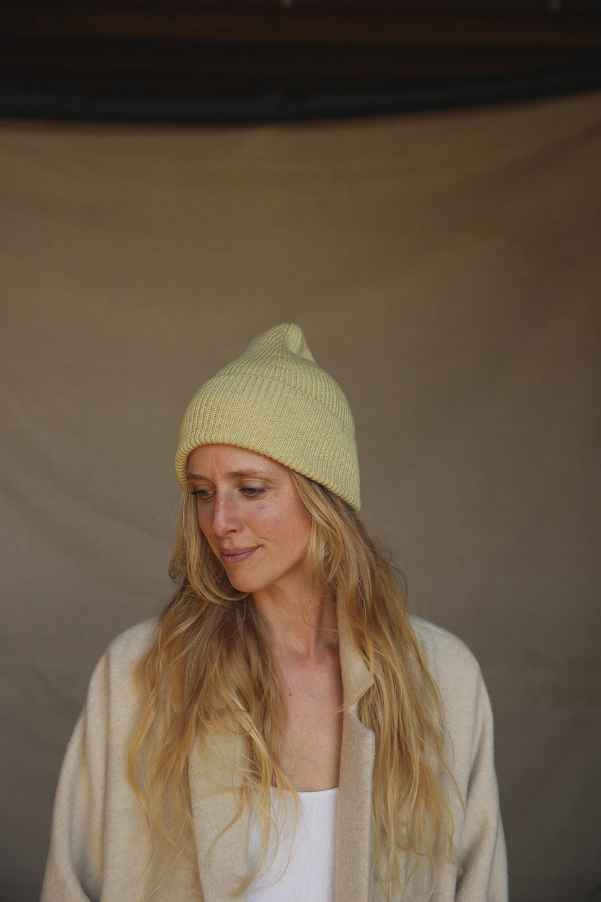 Adult beanie light yellow